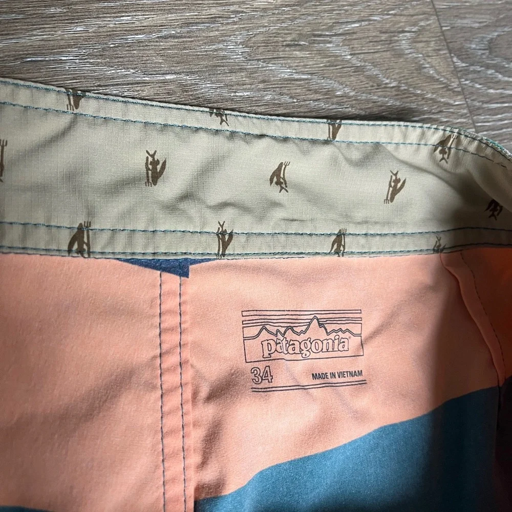 Patagonia Men’s Striped Hydrolock Board Shorts 19” Size 34 - NWOT